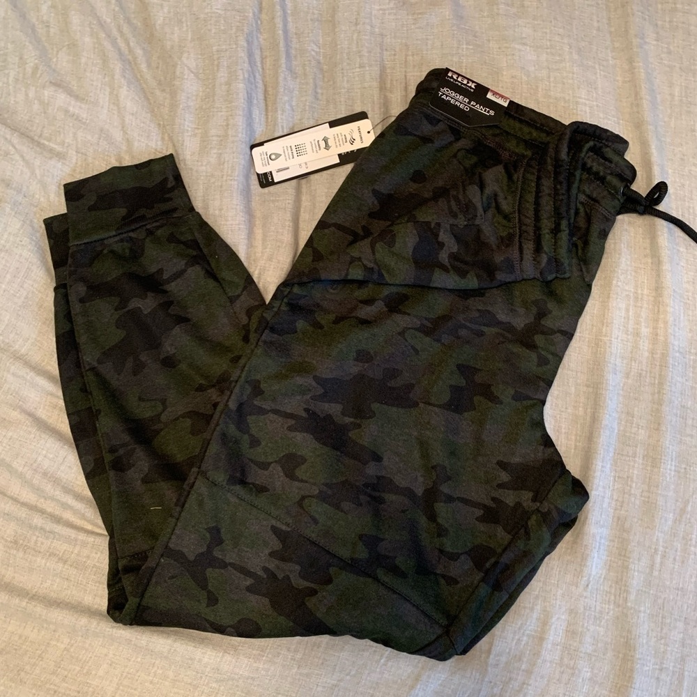NWT Never Worn Men’s Camouflage Tapered Joggers